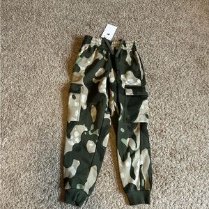 Nike Kids Camo Joggers - Green and Tan Size Small, new with tags
